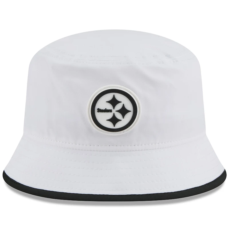 Bob New Era blanche extensible pour homme, camp d'entraînement NFL 2025 des Pittsburgh Steelers