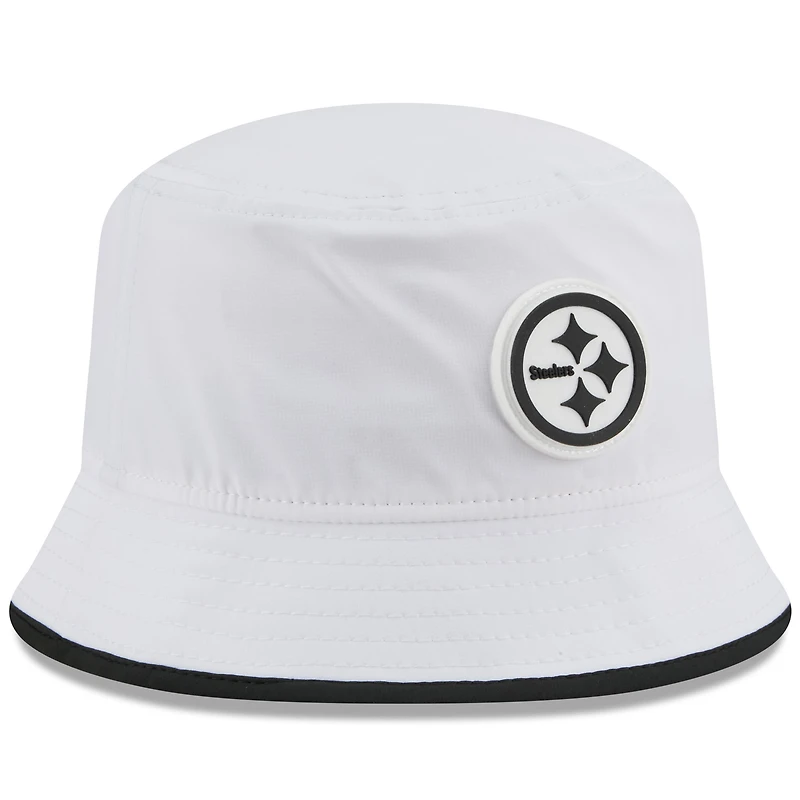 Bob New Era blanche extensible pour homme, camp d'entraînement NFL 2025 des Pittsburgh Steelers
