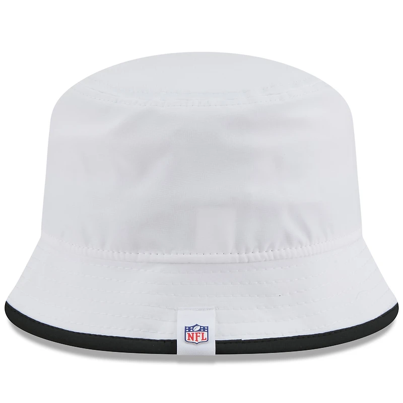 Bob New Era blanche extensible pour homme, camp d'entraînement NFL 2025 des Pittsburgh Steelers