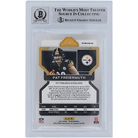 Carte de recrue 9/10 authentifiée 2021 Panini Prizm rouge, blanc et bleu #362 signée Pat Freiermuth des Pittsburgh Steelers par les fanatiques de Beckett