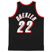 Maillot Swingman noir dédicacé par Clyde Drexler des Portland Trail Blazers Mitchell & Ness 1991-92 avec inscription « NBA Top 75 »
