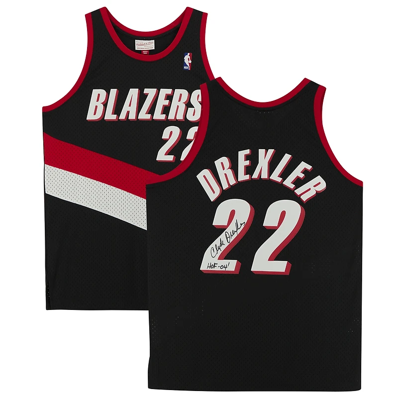 Maillot réplique noir autographié Mitchell & Ness 1990-91 des Portland Trail Blazers de Clyde Drexler avec inscription « HOF 04 »