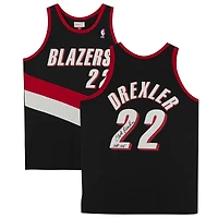 Maillot réplique noir autographié Mitchell & Ness 1990-91 des Portland Trail Blazers de Clyde Drexler avec inscription « HOF 04 »