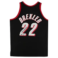 Maillot réplique noir autographié Mitchell & Ness 1990-91 des Portland Trail Blazers de Clyde Drexler avec inscription « HOF 04 »