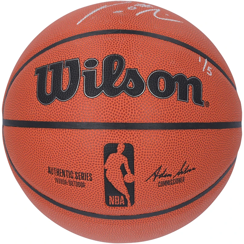 Ballon de basket Wilson Authentic Series intérieur/extérieur dédicacé par Damian Lillard et CJ McCollum des Portland Trail Blazers avec inscription « Rip City