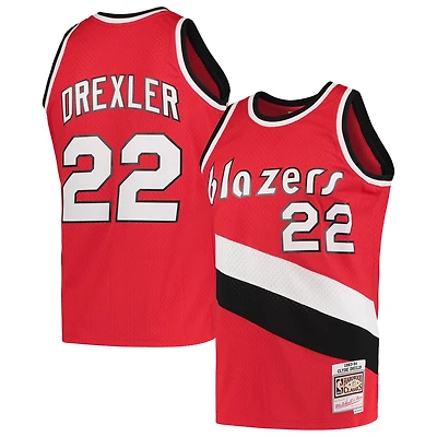 Maillot Swingman rouge Mitchell & Ness Clyde Drexler Portland Trail Blazers 1983/84 Hardwood Classics pour homme