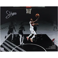 Scoot Henderson Portland Trail Blazers autographié 11" x 14 " Reverse Layup Spotlight Photographie