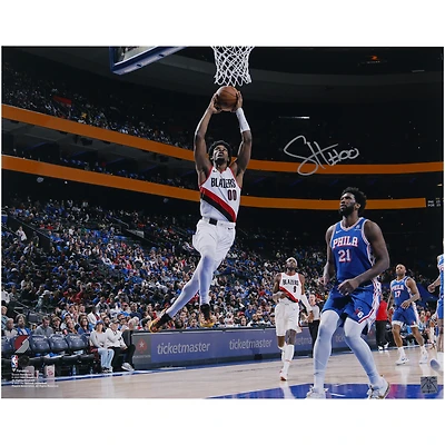 Photographie autographiée de Scoot Henderson des Portland Trail Blazers 16" x 20" du Dunk contre les Philadelphia 76ers