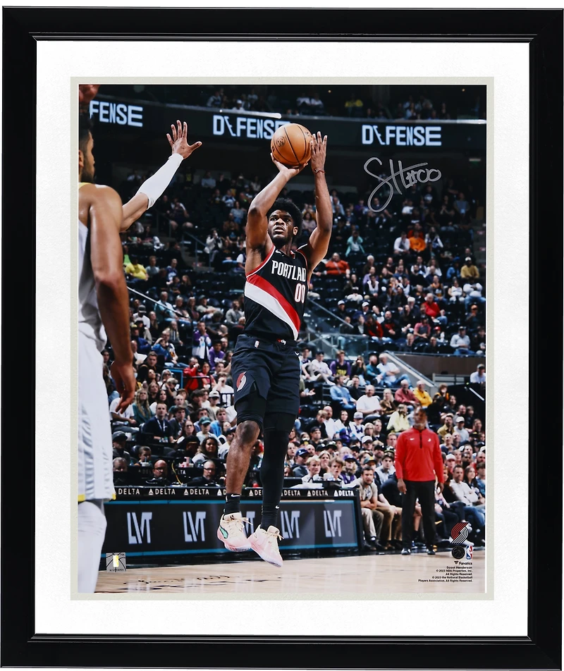 Photo dédicacée de Scoot Henderson (Portland Trail Blazers) - Tir en noir (40 x 50 cm)