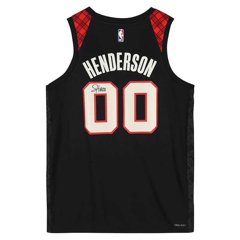 Maillot Swingman Nike City Edition 2023-24 noir dédicacé par Scoot Henderson des Portland Trail Blazers