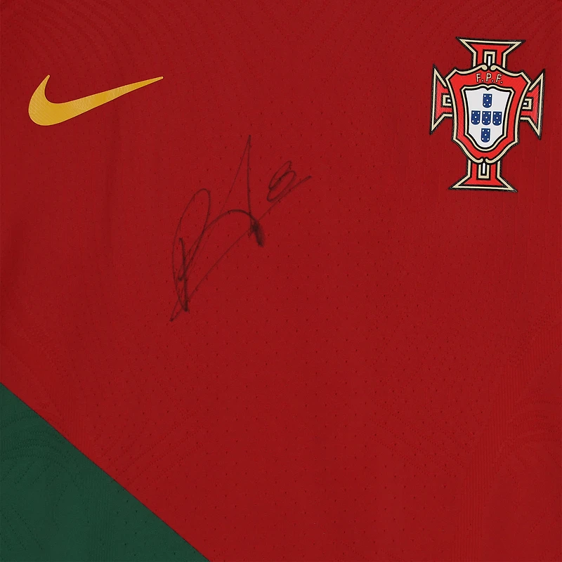 Maillot domicile 2022-23 autographié par Bruno Fernandes de l'équipe nationale du Portugal - Signature sur le devant