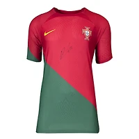 Maillot domicile 2022-23 autographié par Bruno Fernandes de l'équipe nationale du Portugal - Signature sur le devant