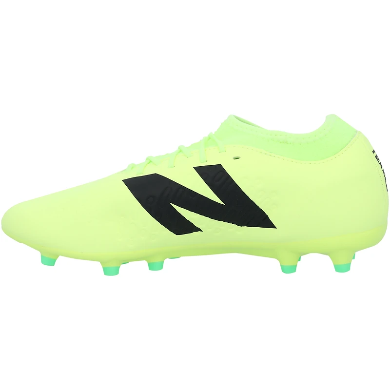 Crampons New Balance néon autographiés par Endrick du Real Madrid