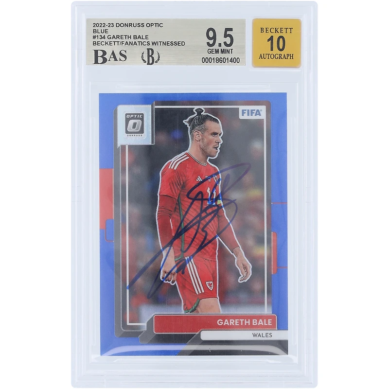 Carte autographiée de Gareth Bale (Real Madrid) 2022-23 Panini Donruss Optic Blue Prizm n° 134/99, authentifiée par Beckett Fanatics Witnessed (note 9,5/10).