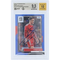 Carte autographiée de Gareth Bale (Real Madrid) 2022-23 Panini Donruss Optic Blue Prizm n° 134/99, authentifiée par Beckett Fanatics Witnessed (note 9,5/10).
