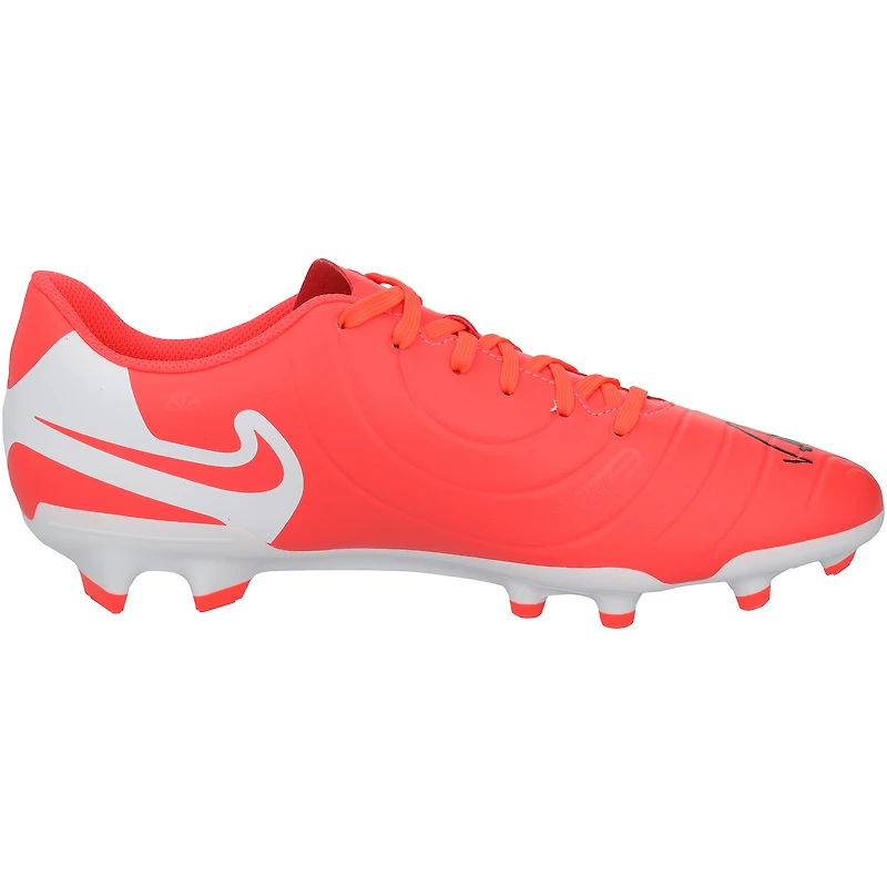 Crampons de football Nike Tiempo orange autographiés par Ronaldo Nazario du Real Madrid