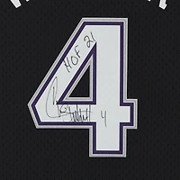 Maillot réplique Mitchell & Ness noir de Chris Webber, Sacramento Kings, saison 2000-2001, autographié et portant l'inscription « HOF 21 ».