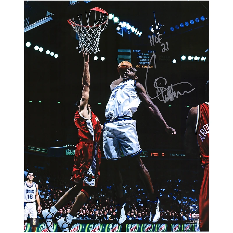 Photographie autographiée de Chris Webber Sacramento Kings 16" x 20" Dunk vs. Hawks avec l'inscription "HOF 21"