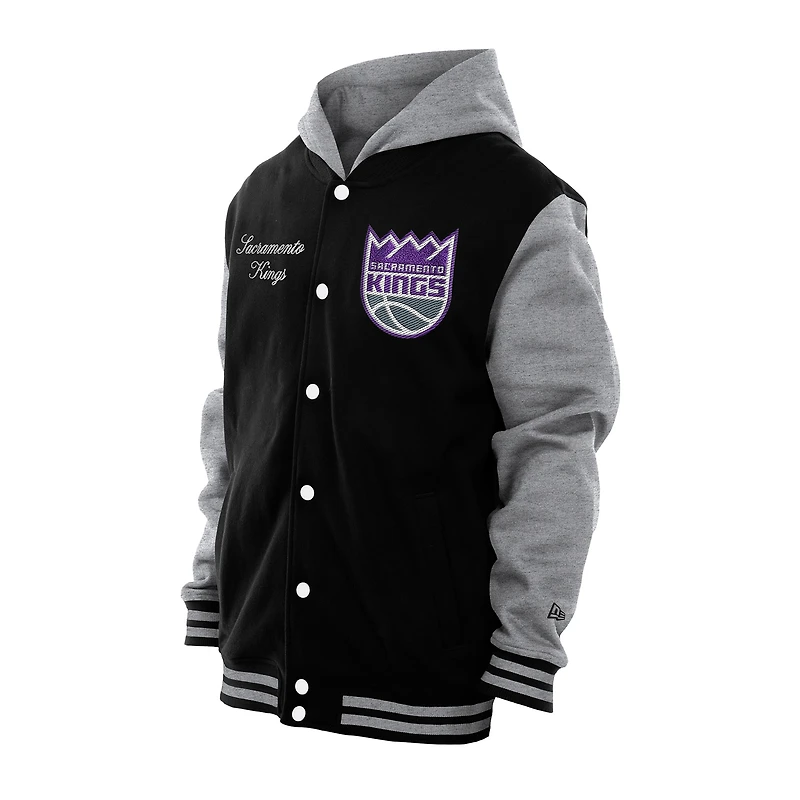 Veste universitaire à capuche noire New Era Sacramento Kings Throwback Prep Chenille Full-Snap pour homme