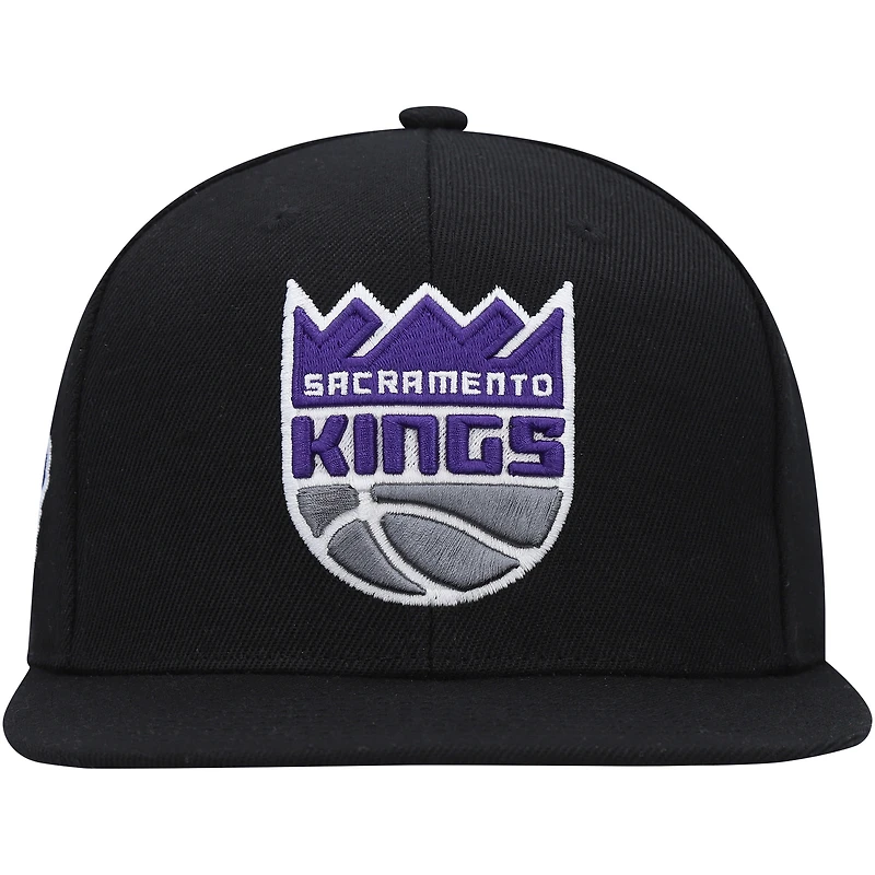 Men's Mitchell & Ness Black Sacramento Kings Side Core 2.0 Snapback Hat