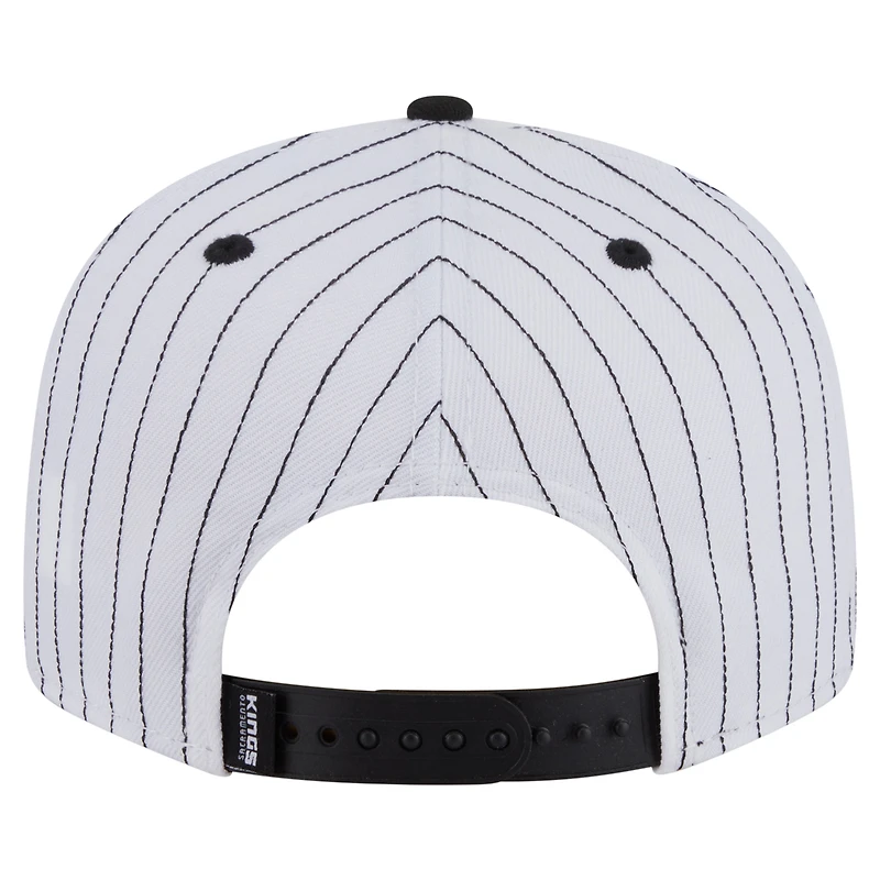 Casquette snapback New Era blanche Sacramento Kings Deceptor à fines rayures 9FIFTY pour homme