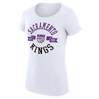 T-shirt G-III 4Her blanc pour femme, coupe ultra-ajustée, léger et avec grand logo City, des Sacramento Kings