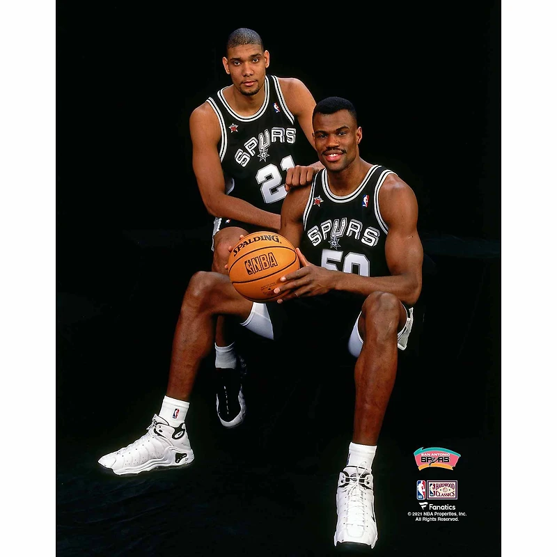 Portrait non signé de David Robinson des San Antonio Spurs lors du match étoiles 1998 avec la photographie Tim Duncan