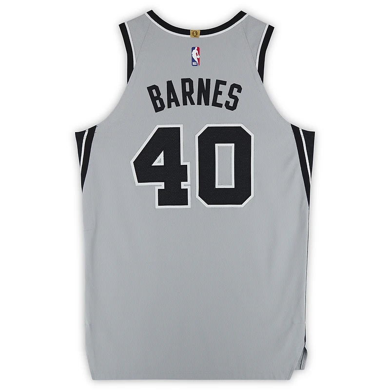 Maillot gris n° 40 porté par Harrison Barnes (San Antonio Spurs) lors du match contre les Brooklyn Nets le 26 février 2026 - Taille 50+4