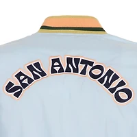 Blouson aviateur en nylon entièrement zippé JH Design bleu clair San Antonio Spurs 2024/25 City Edition pour homme