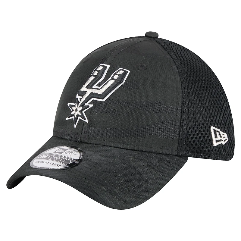 Casquette New Era noire San Antonio Spurs Subtle Camo 39THIRTY Flex pour homme