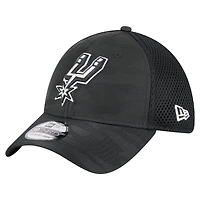 Casquette New Era noire San Antonio Spurs Subtle Camo 39THIRTY Flex pour homme