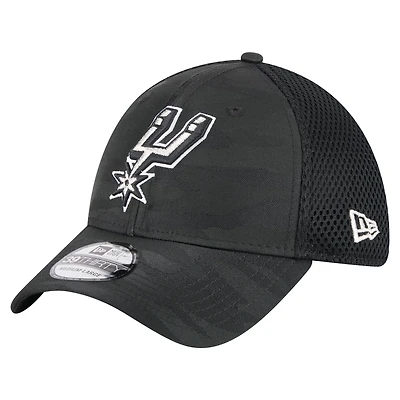 Casquette New Era noire San Antonio Spurs Subtle Camo 39THIRTY Flex pour homme