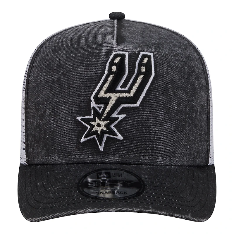 Casquette ajustable New Era 9FIFTY pour homme, noire et blanche, San Antonio Spurs, en maille lavée.