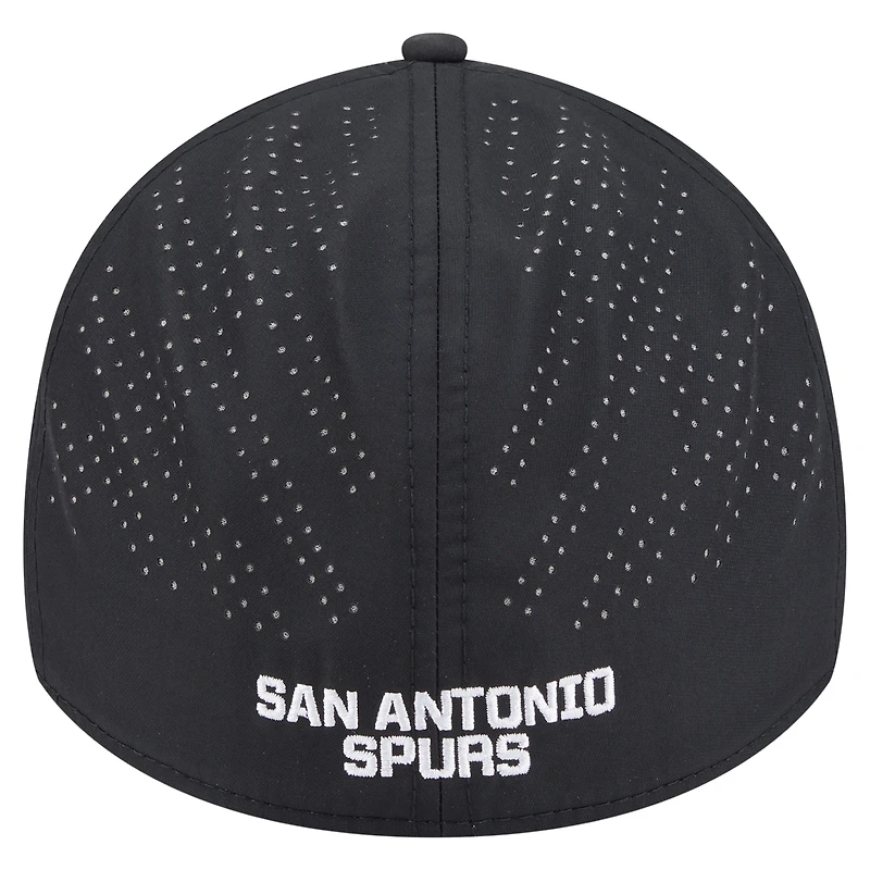 Men's New Era Black San Antonio Spurs Night 39THIRTY Flex Hat