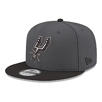 Men's New Era Gray/Black San Antonio Spurs Logo 2-Tone 9FIFTY Snapback Hat