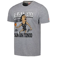 T-shirt à trois mélanges Caricature San Antonio Spurs Victor Wembanyama gris pour homme