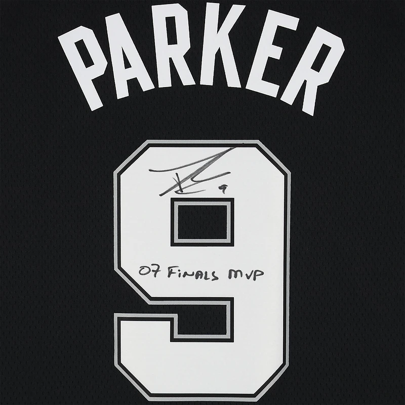 Maillot Nike Icon Swingman noir autographié par Tony Parker des San Antonio Spurs, avec inscription « MVP des finales 2007 ».