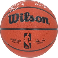Ballon de basket-ball Wilson Authentic Series autographié par Tony Parker des San Antonio Spurs, pour intérieur et extérieur, avec inscription « MVP des finales 2007 ».