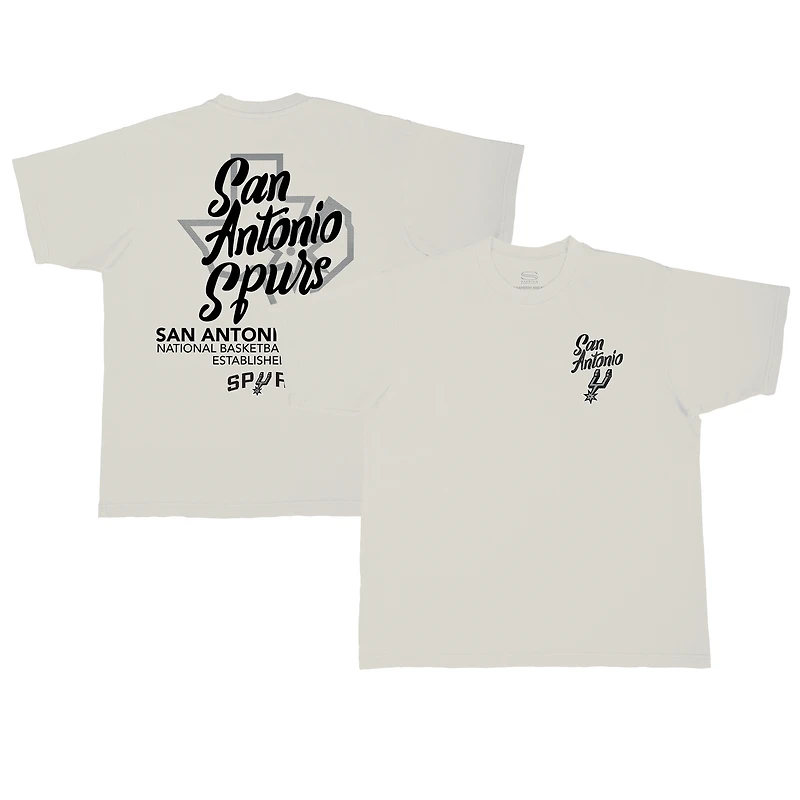 T-shirt unisexe Stadium Essentials crème San Antonio Spurs Wall Script Boxy