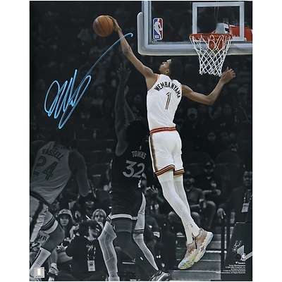 Photographie autographiée de Victor Wembanyama des San Antonio Spurs, 16" x 20"