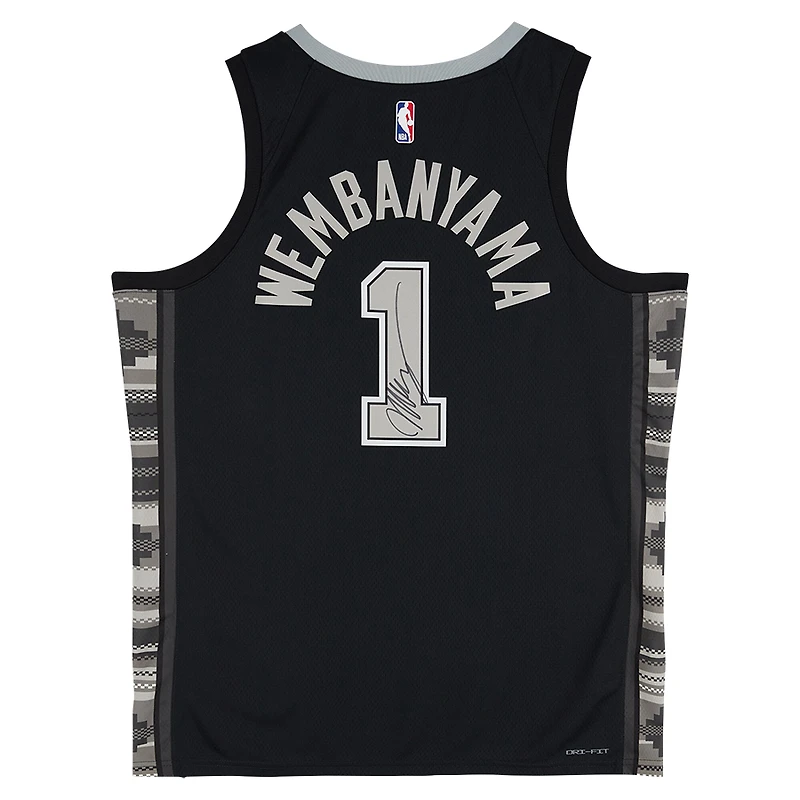 Maillot Swingman Jordan Brand Statement Edition noir dédicacé par Victor Wembanyama des San Antonio Spurs