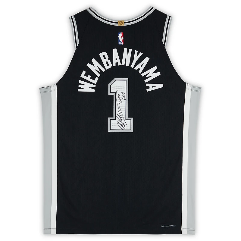 Maillot authentique Nike Icon Edition noir dédicacé par Victor Wembanyama des San Antonio Spurs avec inscription « 2024 ROY »