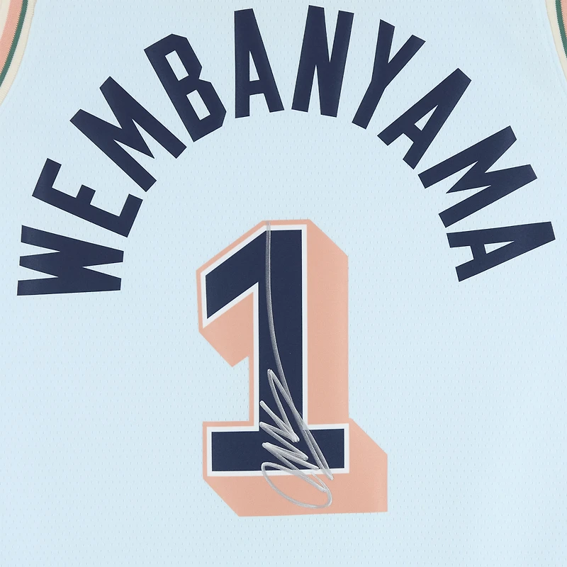 Maillot Nike City Edition Swingman bleu clair dédicacé par Victor Wembanyama des San Antonio Spurs pour la saison 2024-25