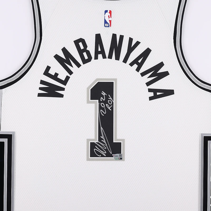 Maillot Swingman Nike Association Edition blanc dédicacé par Victor Wembanyama des San Antonio Spurs avec inscription « 2024 ROY »
