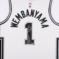 Maillot Swingman Nike Association Edition blanc dédicacé par Victor Wembanyama des San Antonio Spurs avec inscription « 2024 ROY »