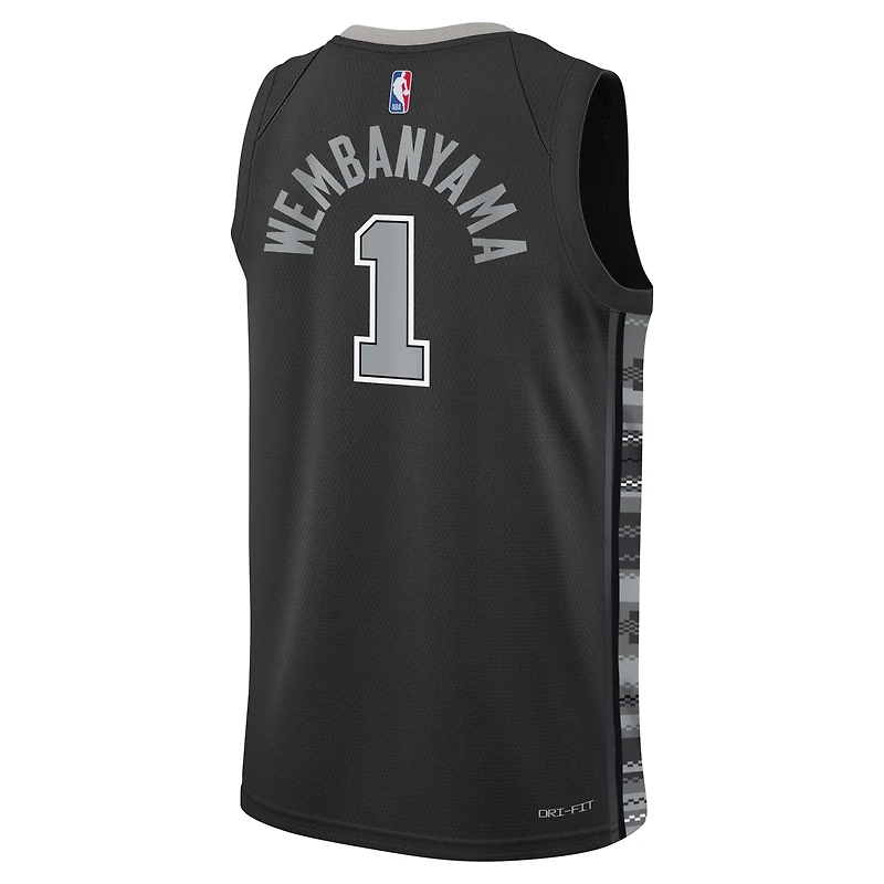 Maillot Jordan Brand Victor Wembanyama Swingman noir des San Antonio Spurs pour jeunes - Édition Statement