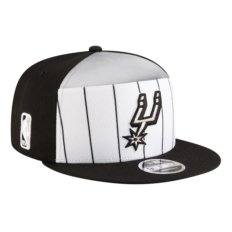 Casquette snapback New Era 9FIFTY blanche et noire San Antonio Spurs 2025 NBA Tip Off Split Panel pour jeunes