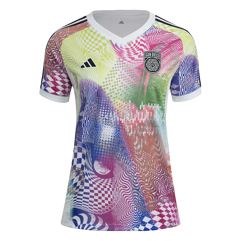 Haut d'avant-match adidas blanc San Diego FC 2025 Pride pour femme