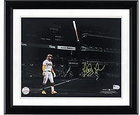 Fernando Tatis Jr. San Diego Padres autographié 11" x 14 " Bat Flip Spotlight photographié - Signé à l'encre jaune
