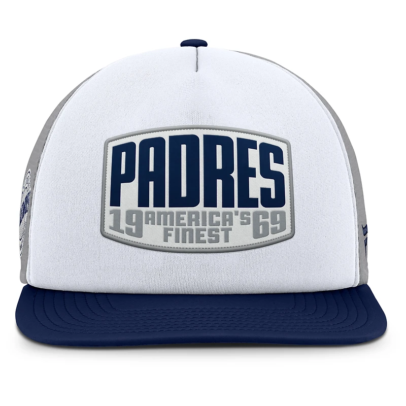 Casquette ajustable Fanatics grise/blanche pour homme avec patch avant en mousse et logo des Padres de San Diego